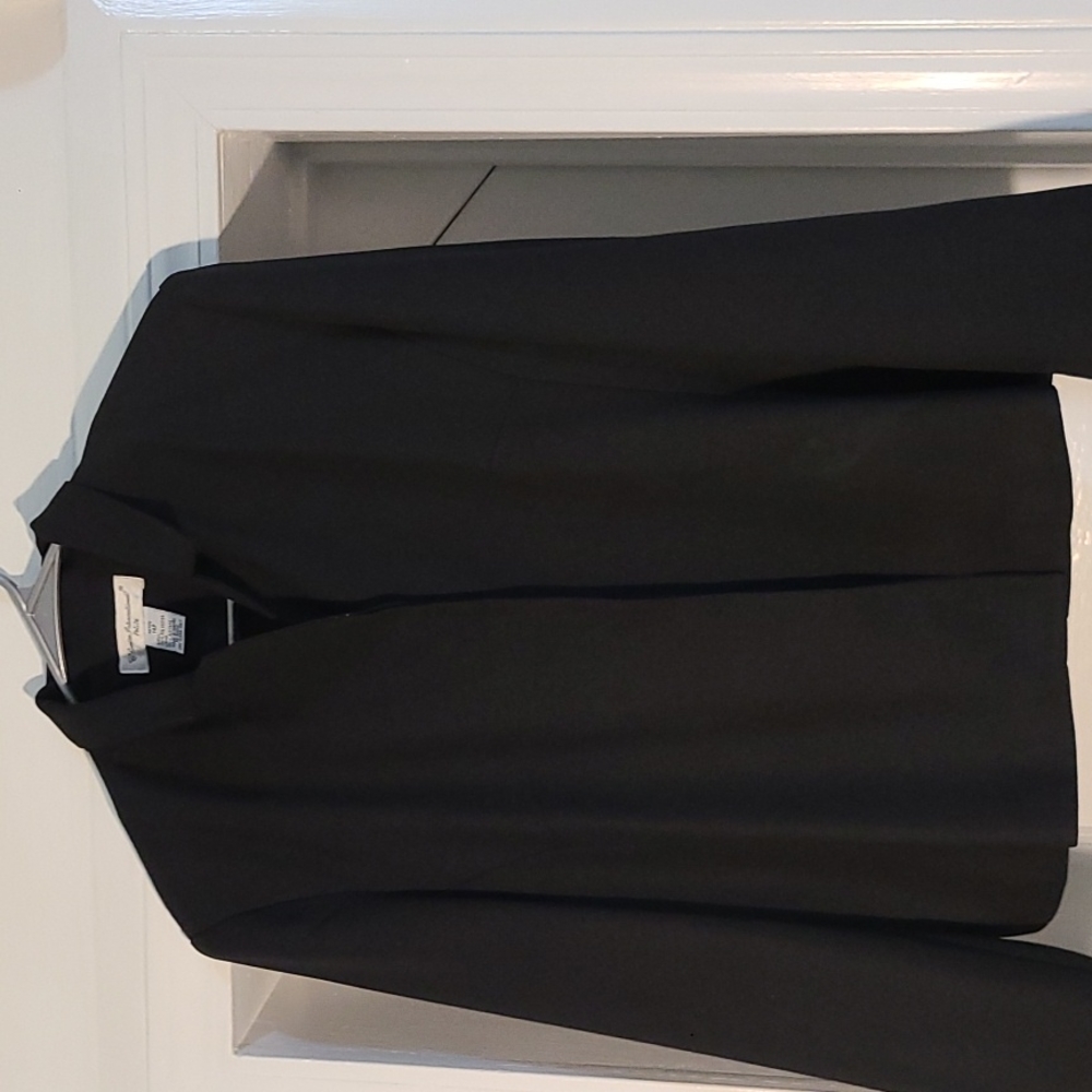 Curvy 14P black collared top hidden buttons